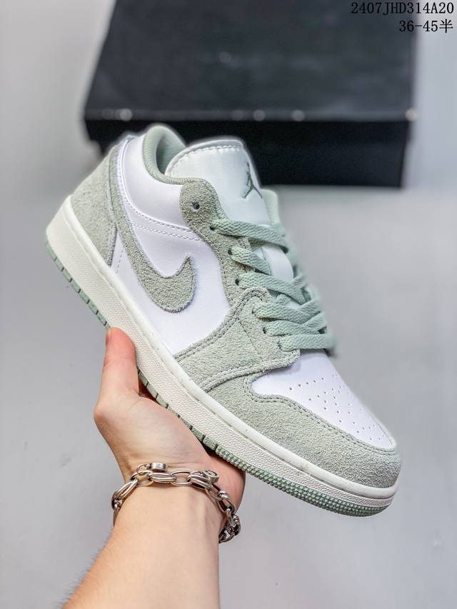 公司级air Jordan 1 Low Aj1乔1低帮休闲板鞋 同步官方配色 市场唯一独家头层皮打造 原鞋原档案开发 原厂皮料 原档冲孔鞋头 正确满胶鞋垫 四线