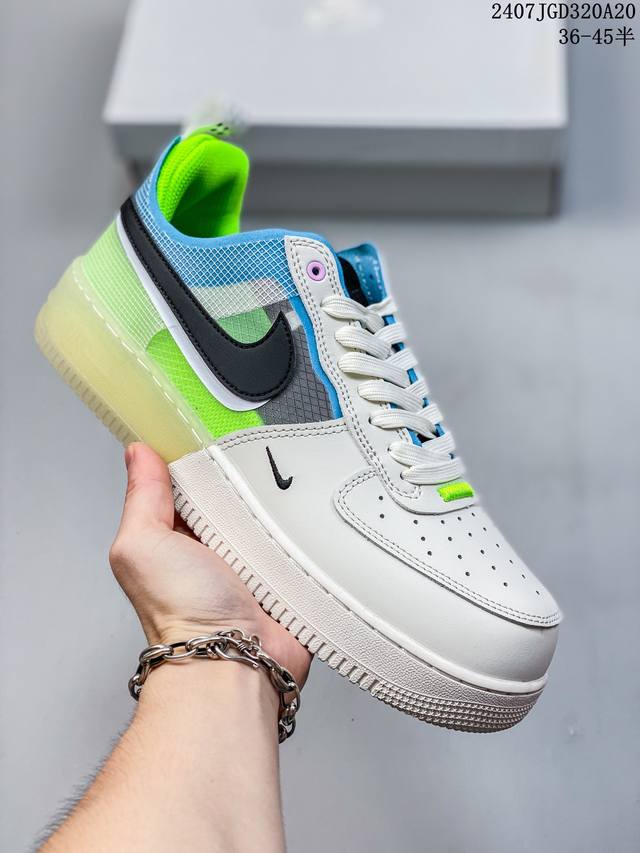 耐克 Nike Air Force 1 React Qs 空军一号 低帮 含气垫百搭休闲厚底增高运动板鞋。柔软、弹性十足的缓震性能和出色的中底设计，横跨复古与现