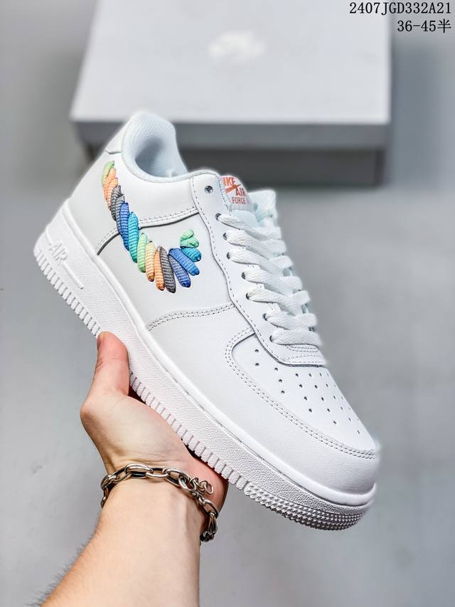 公司级带半码 耐克nike Air Force 1 Low 空军一号 Af1 低帮百搭厚底增高休闲运动板鞋。柔软、弹性十足的缓震性能和出色的中底设计，横跨复古与