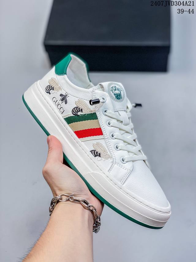 Gucci 轻奢单品 广东品质原厂 高奢古驰gucci Screener Gg High-Top Sneaker休闲潮鞋系列意大利进口超软小牛皮+刺绣搭配 原装