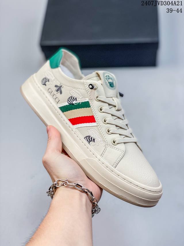 Gucci 轻奢单品 广东品质原厂 高奢古驰gucci Screener Gg High-Top Sneaker休闲潮鞋系列意大利进口超软小牛皮+刺绣搭配 原装