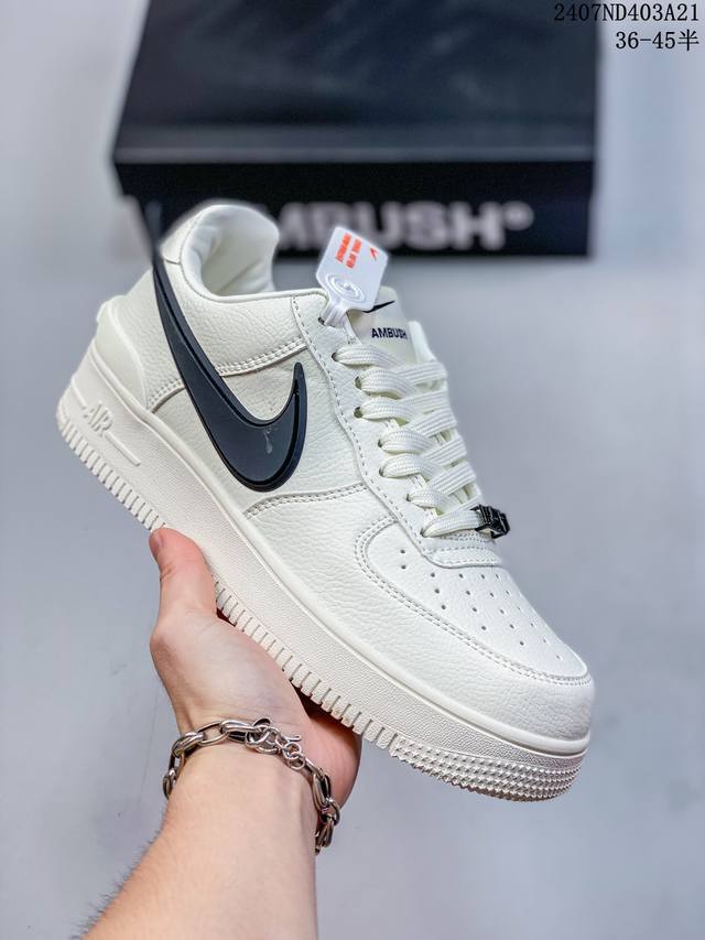 公司级带半码 耐克nike Air Force 1 Low 空军一号 Af1 低帮百搭厚底增高休闲运动板鞋。柔软、弹性十足的缓震性能和出色的中底设计，横跨复古与