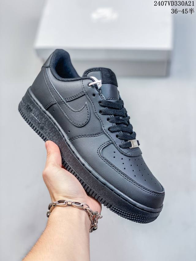 公司级带半码 耐克nike Air Force 1 Low 空军一号 Af1 低帮百搭厚底增高休闲运动板鞋。柔软、弹性十足的缓震性能和出色的中底设计，横跨复古与