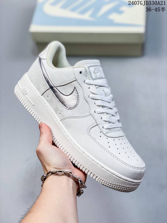 公司级带半码 耐克nike Air Force 1 Low 空军一号 Af1 低帮百搭厚底增高休闲运动板鞋。柔软、弹性十足的缓震性能和出色的中底设计，横跨复古与