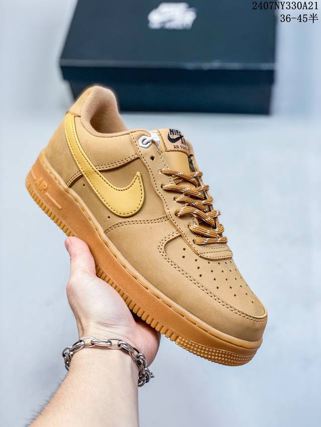 公司级带半码 耐克nike Air Force 1 Low 空军一号 Af1 低帮百搭厚底增高休闲运动板鞋。柔软、弹性十足的缓震性能和出色的中底设计，横跨复古与