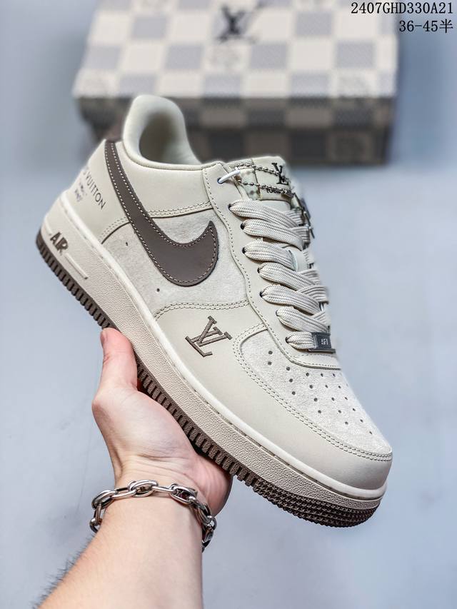 公司级带半码 耐克nike Air Force 1 Low 空军一号 Af1 低帮百搭厚底增高休闲运动板鞋。柔软、弹性十足的缓震性能和出色的中底设计，横跨复古与