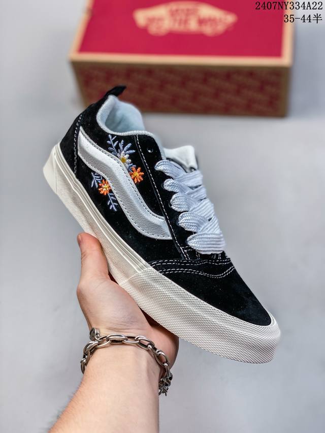 Vans Classics Knu Skool 范斯官方新款 刺绣小花厚鞋舌面包鞋 Vans联名超火的土豆鞋，复古经典，鞋头放大、包边上移加厚、鞋舌加厚。Van