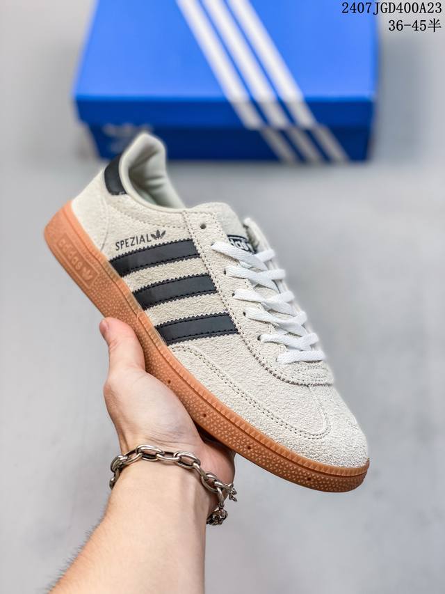 阿迪达斯 德训鞋 Adidas Originals Samba Og Shoes 经典运动鞋小白鞋 T头鞋 彰显休闲摩登风情的时尚经典鞋。它诞生于50年代的足球