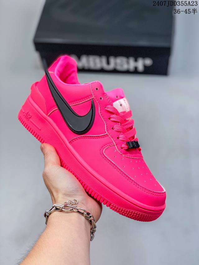 公司级带半码 耐克nike Air Force 1 Low 空军一号 Af1 低帮百搭厚底增高休闲运动板鞋。柔软、弹性十足的缓震性能和出色的中底设计，横跨复古与