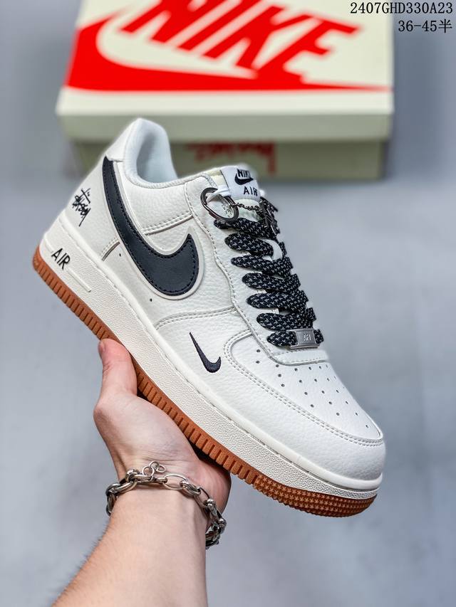 公司级带半码 耐克nike Air Force 1 Low 空军一号 Af1 低帮百搭厚底增高休闲运动板鞋。柔软、弹性十足的缓震性能和出色的中底设计，横跨复古与