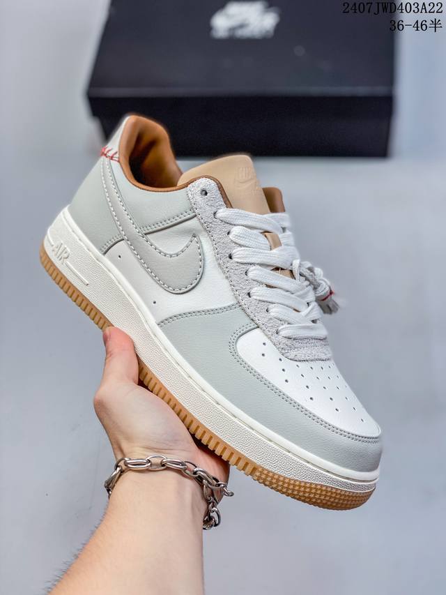 公司级带半码 耐克nike Air Force 1 Low 空军一号 Af1 低帮百搭厚底增高休闲运动板鞋。柔软、弹性十足的缓震性能和出色的中底设计，横跨复古与