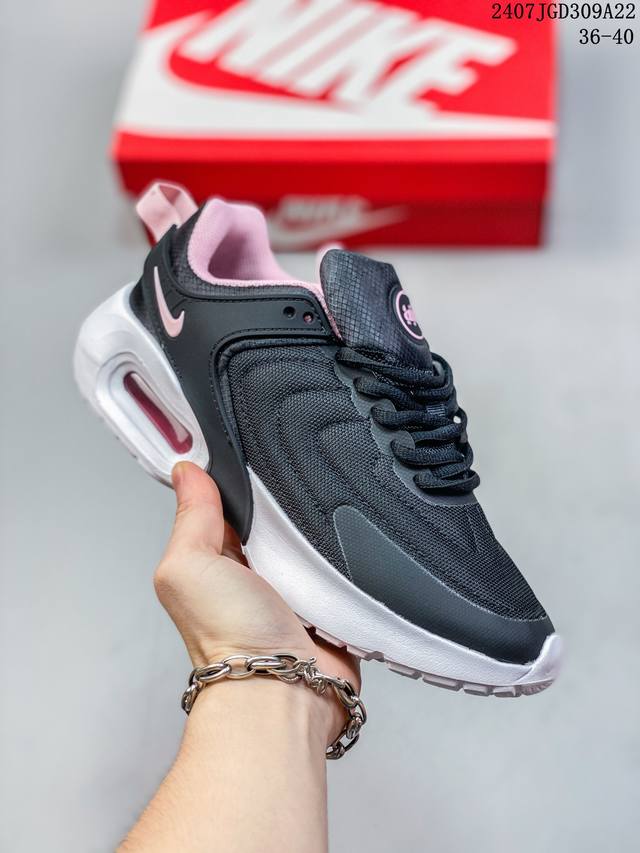 Nike 耐克 Nike 耐克 Air Max Correlate 男子跑鞋 选用网眼鞋面，脚感舒适透气。鞋舌、鞋侧及后跟处饰有品牌标识，简约大气又时尚。采用经