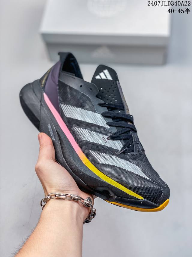 公司级阿迪达斯adidas Adizero Takumi Sen 10 M耐磨减震专业跑步鞋 男款 北京马拉松40周年限定。冲向目标，一路向前，不断挑战和突破自