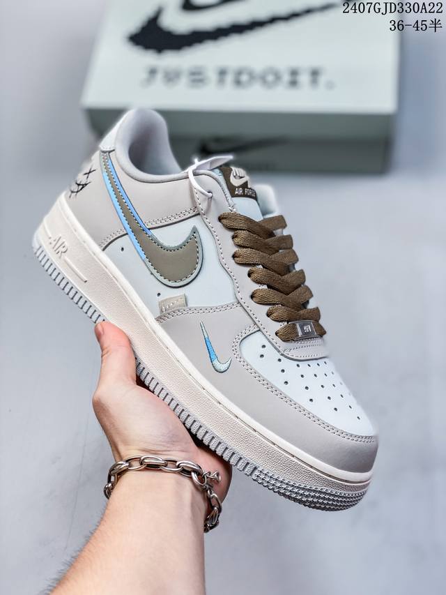 公司级带半码 耐克nike Air Force 1 Low 空军一号 Af1 低帮百搭厚底增高休闲运动板鞋。柔软、弹性十足的缓震性能和出色的中底设计，横跨复古与