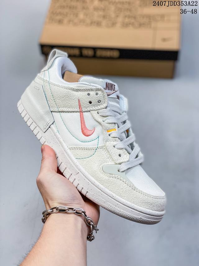 公司带半码 耐克nike Sb Dunk Low 扣篮系列复古低帮休闲运动滑板板鞋。采用脚感柔软舒适zoomair气垫，有效吸收滑板等极限运动在落地时带来的冲击