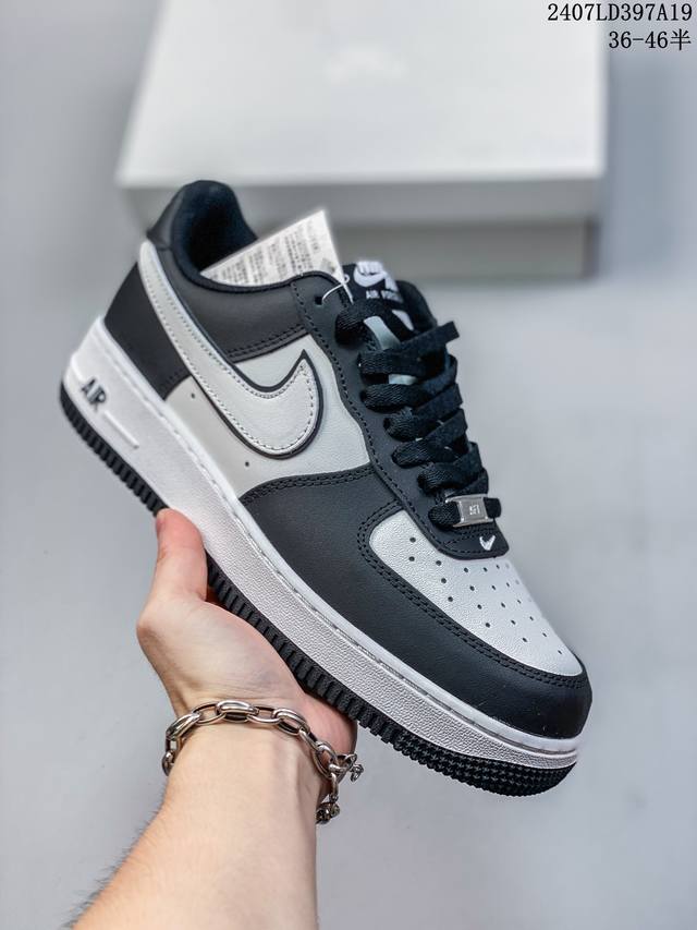 公司级带半码 耐克nike Air Force 1 Low 空军一号 Af1 低帮百搭厚底增高休闲运动板鞋。柔软、弹性十足的缓震性能和出色的中底设计，横跨复古与