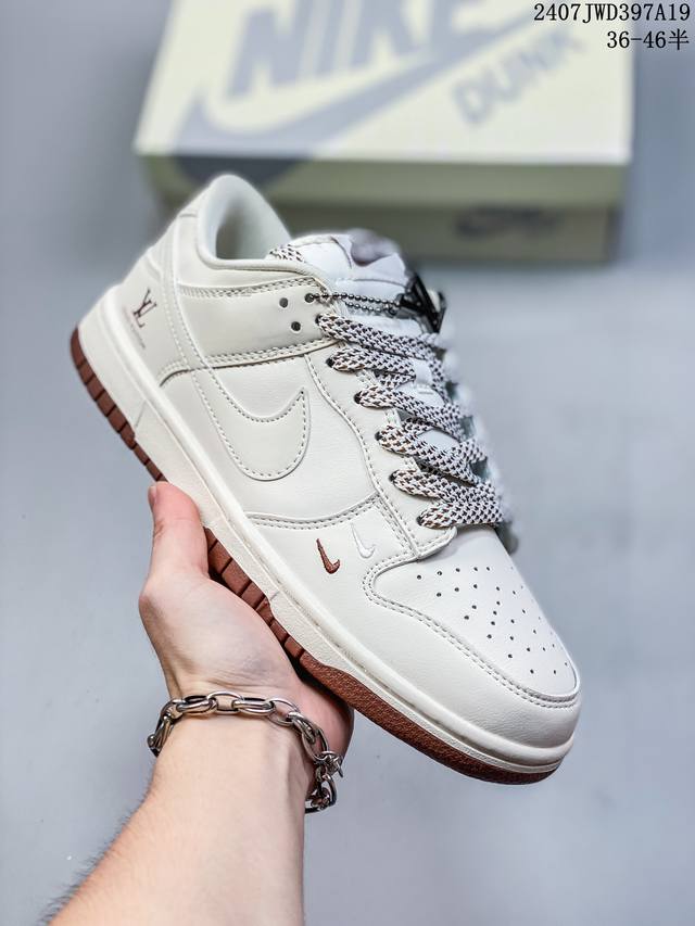 公司带半码 耐克nike Sb Dunk Low 扣篮系列复古低帮休闲运动滑板板鞋。采用脚感柔软舒适zoomair气垫，有效吸收滑板等极限运动在落地时带来的冲击