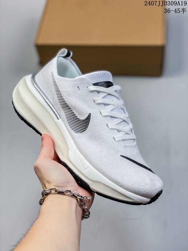 耐克 Nike Zoomx Invincible Run Fk 3 机能风格运动鞋 厚底增高老爹鞋。最新一代的invincible 第三代来了！首先鞋面采用的是