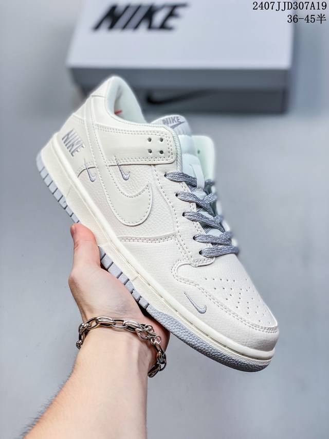 公司带半码 耐克nike Sb Dunk Low 扣篮系列复古低帮休闲运动滑板板鞋。采用脚感柔软舒适zoomair气垫，有效吸收滑板等极限运动在落地时带来的冲击