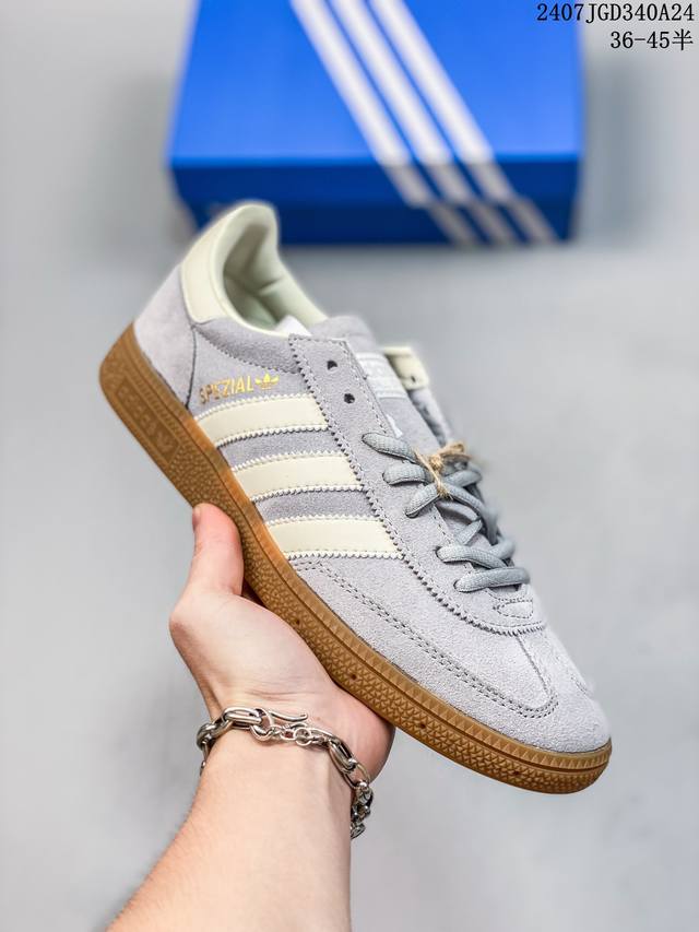 阿迪达斯 德训鞋 Adidas Originals Samba Og Shoes 经典运动鞋小白鞋 T头鞋 彰显休闲摩登风情的时尚经典鞋。它诞生于50年代的足球