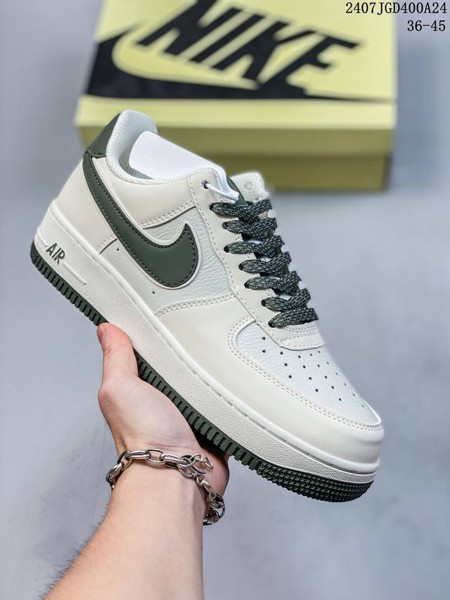 真标带半码 耐克nike Air Force 1 Low 空军一号 Af1 低帮百搭厚底增高休闲运动板鞋。柔软、弹性十足的缓震性能和出色的中底设计，横跨复古与现