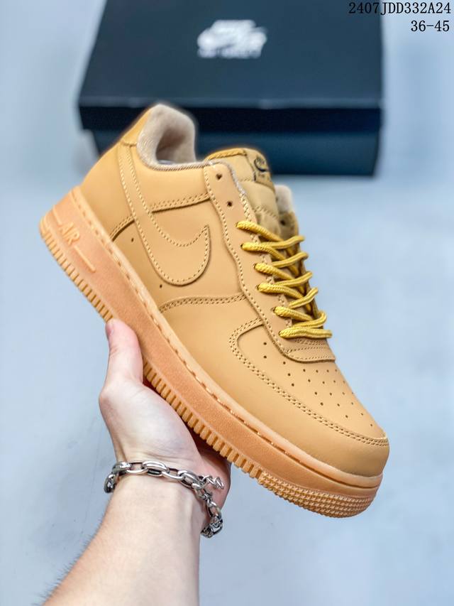 真标带半码 耐克nike Air Force 1 Low 空军一号 Af1 低帮百搭厚底增高休闲运动板鞋。柔软、弹性十足的缓震性能和出色的中底设计，横跨复古与现