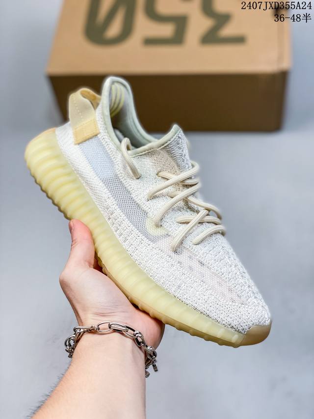 Adidas Originals Yeezy Boost 350 阿迪达斯 椰子350 白冰淇淋 网布透气轻便低帮运动休闲鞋男女同款 这双全新小白鞋，延续了ye