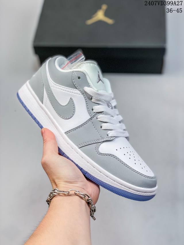 耐克 乔丹air Jordan 1 Low Aj1 乔1 乔丹1代aj1 低帮复古文化休闲运动篮球鞋。该鞋款从 1985 年元年款汲取设计灵感，焕新演绎简约经典