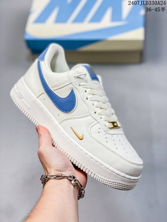 真标带半码 耐克nike Air Force 1 Low 空军一号 Af1 低帮百搭厚底增高休闲运动板鞋。柔软、弹性十足的缓震性能和出色的中底设计，横跨复古与现