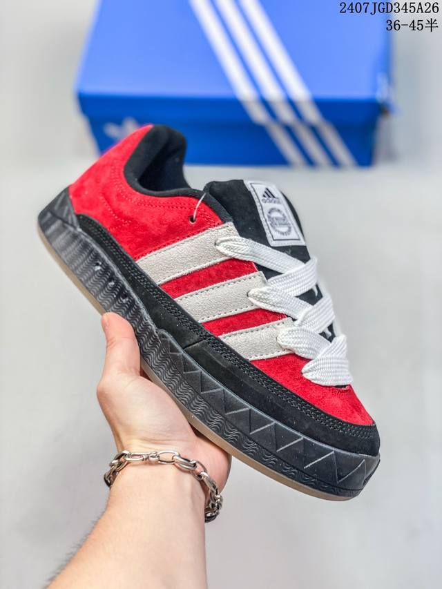 真标带半码 阿迪达斯 鲨鱼面包鞋 新联名开启,日本知名球鞋店铺atmos X Adidas Adimatic Low马蒂奇系列低帮复古鲨鱼面包休闲运动休闲滑板板