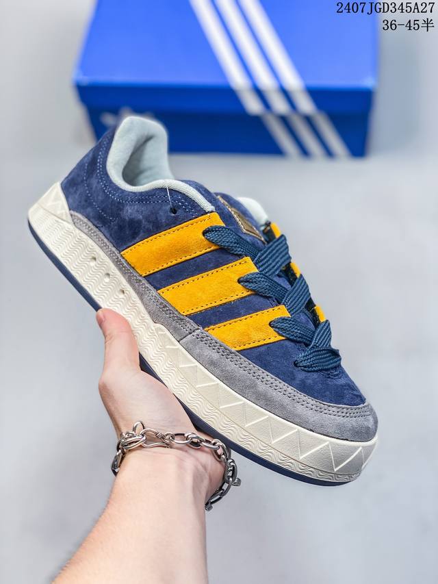 真标带半码 阿迪达斯 鲨鱼面包鞋 新联名开启,日本知名球鞋店铺atmos X Adidas Adimatic Low马蒂奇系列低帮复古鲨鱼面包休闲运动休闲滑板板