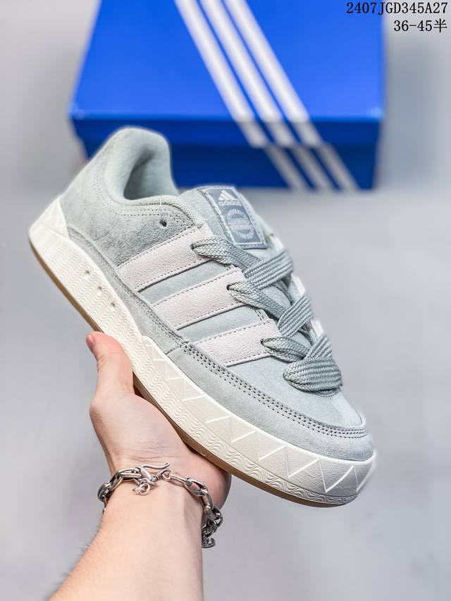 真标带半码 阿迪达斯 鲨鱼面包鞋 新联名开启,日本知名球鞋店铺atmos X Adidas Adimatic Low马蒂奇系列低帮复古鲨鱼面包休闲运动休闲滑板板