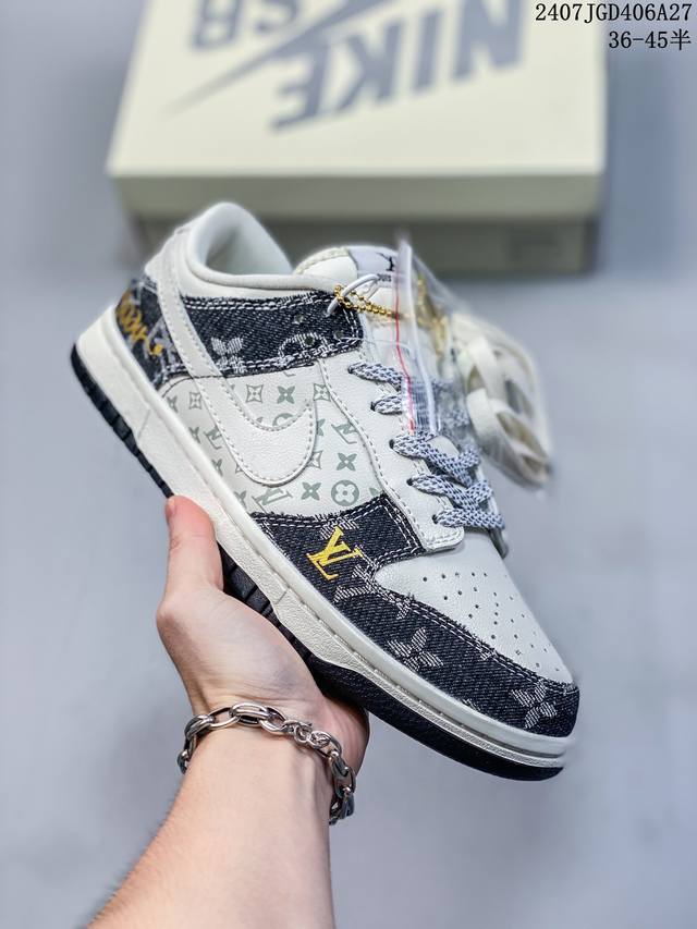 公司带半码 耐克nike Sb Dunk Low 扣篮系列复古低帮休闲运动滑板板鞋。采用脚感柔软舒适zoomair气垫，有效吸收滑板等极限运动在落地时带来的冲击