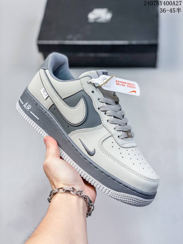 真标带半码 耐克nike Air Force 1 Low 空军一号 Af1 低帮百搭厚底增高休闲运动板鞋。柔软、弹性十足的缓震性能和出色的中底设计，横跨复古与现