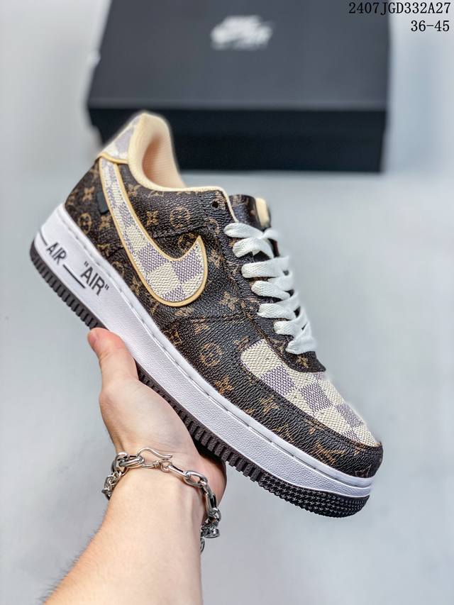 真标带半码 耐克nike Air Force 1 Low 空军一号 Af1 低帮百搭厚底增高休闲运动板鞋。柔软、弹性十足的缓震性能和出色的中底设计，横跨复古与现