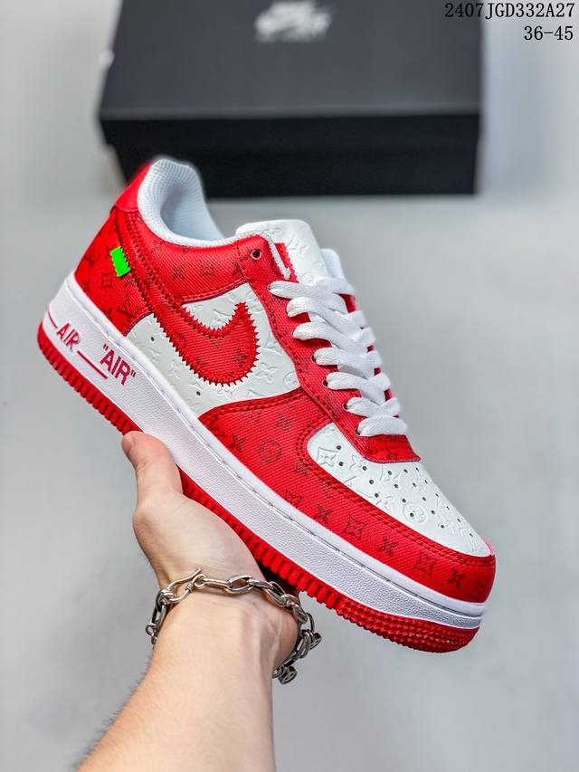 真标带半码 耐克nike Air Force 1 Low 空军一号 Af1 低帮百搭厚底增高休闲运动板鞋。柔软、弹性十足的缓震性能和出色的中底设计，横跨复古与现