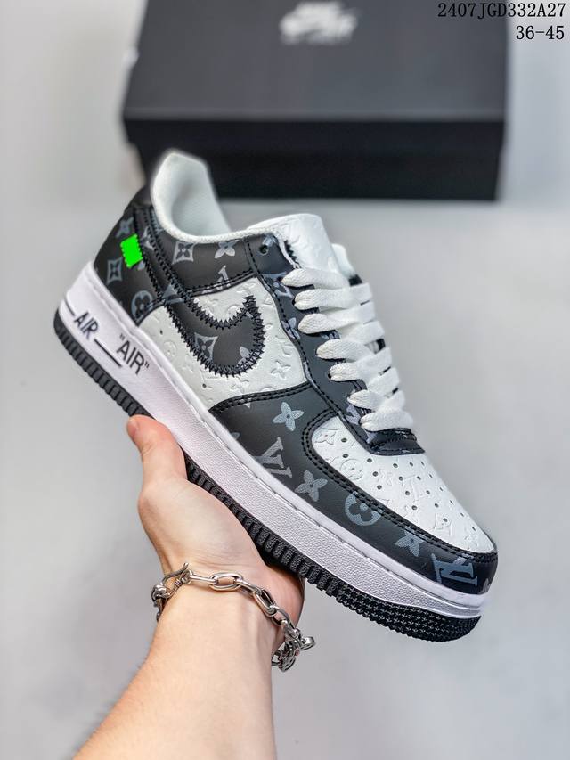 真标带半码 耐克nike Air Force 1 Low 空军一号 Af1 低帮百搭厚底增高休闲运动板鞋。柔软、弹性十足的缓震性能和出色的中底设计，横跨复古与现