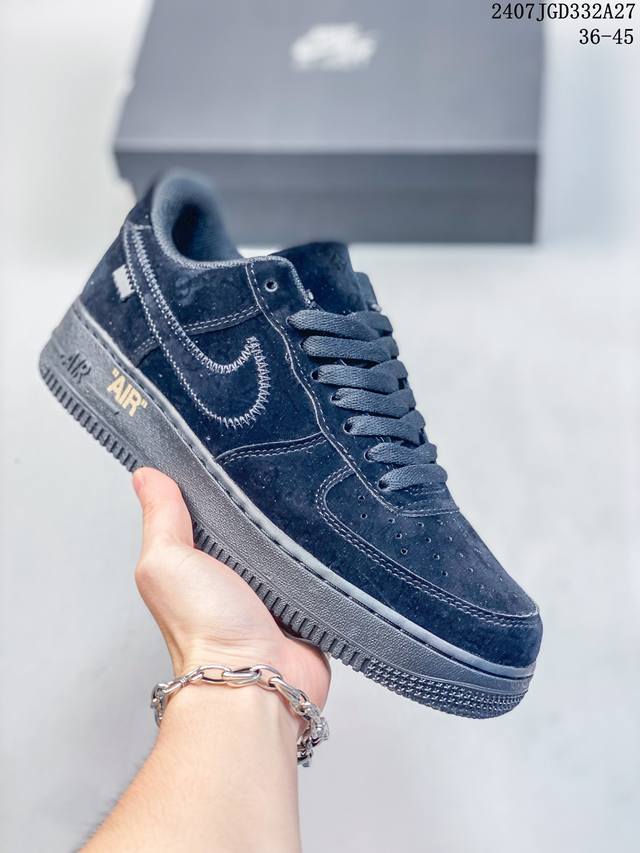 真标带半码 耐克nike Air Force 1 Low 空军一号 Af1 低帮百搭厚底增高休闲运动板鞋。柔软、弹性十足的缓震性能和出色的中底设计，横跨复古与现