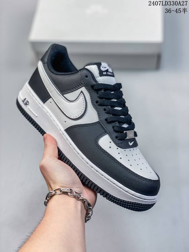 福利特价带半码 耐克nike Air Force 1 Low 空军一号 Af1 低帮百搭厚底增高休闲运动板鞋。柔软、弹性十足的缓震性能和出色的中底设计，横跨复古