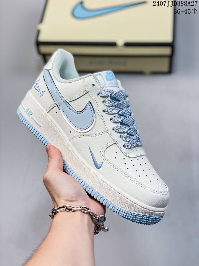 真标带半码 耐克nike Air Force 1 Low 空军一号 Af1 低帮百搭厚底增高休闲运动板鞋。柔软、弹性十足的缓震性能和出色的中底设计，横跨复古与现