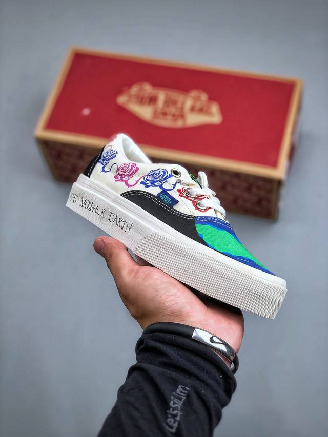 太太太太太太好看了 Era保护生态地球 Vans Love Mother Earth 生态地球 配色很特别 鞋头合起来是地球的图案 一只主题是“水”一只主题是