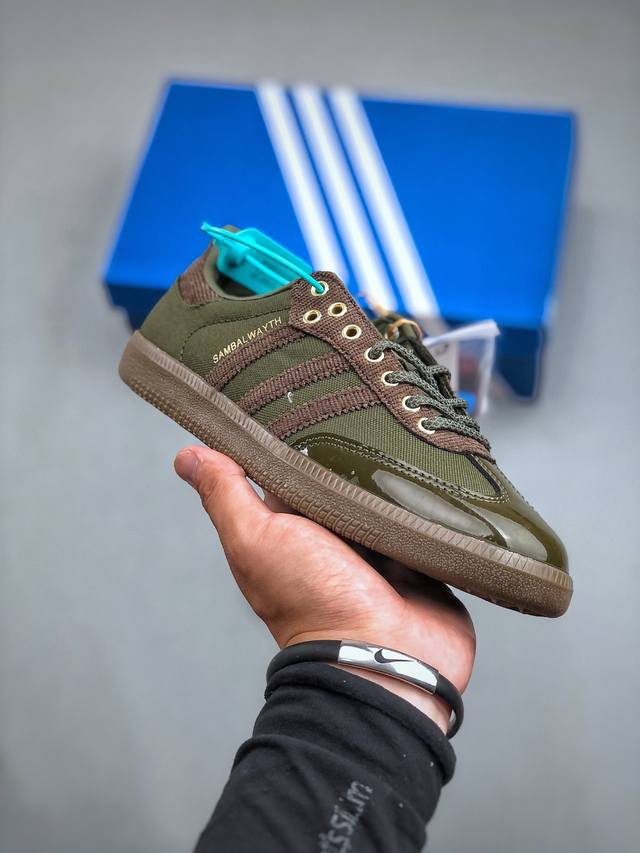 Adidas Originals Samba舒适防滑耐磨低帮 板鞋 货号：Id3263 桑巴纪念日系列 Ad 近70年的经典samba Og 修长的鞋楦,略微尖