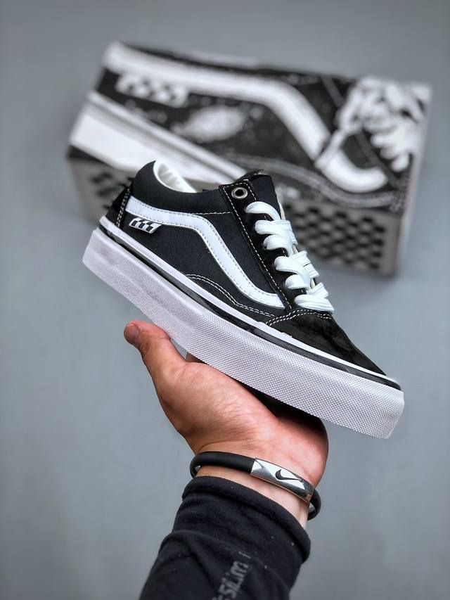 官方正确版本 鞋垫可取出 Vans Sk8-Low Pro 黑白经典 侧边棋盘logo标 专业滑板鞋 鞋垫升级采用可弹性材料 可拆换 脚感舒适区别普通鞋垫 尺码