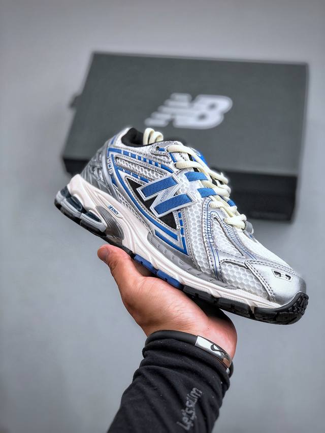 New Balance M1906系列复古单品宝藏老爹鞋款 复古元素叠加 质感超级棒 楦版型材料细节做工精细 作为nb最经典的档案鞋型之一 M1906Reb 尺