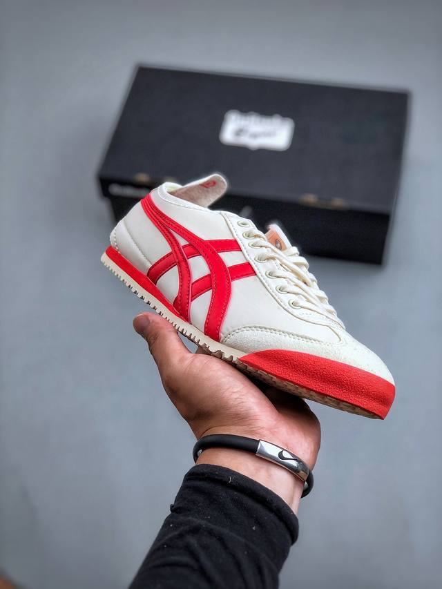 Onitsuka Tiger Mexico 66 百搭单品板鞋 Mexico 66是鬼冢虎旗下最经典的款式，李小龙最喜欢的一款训练鞋休闲鞋！鞋身特有的虎爪造型l