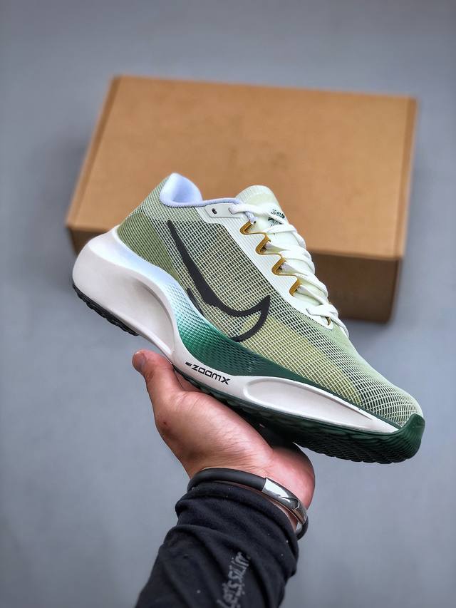 Nike Zoom Fly 5 Premium Honey Dew 飞行5代马拉松系列低帮透气休闲运动慢跑鞋“浅绿黑渐变”Fv3632-301尺码39-45 半