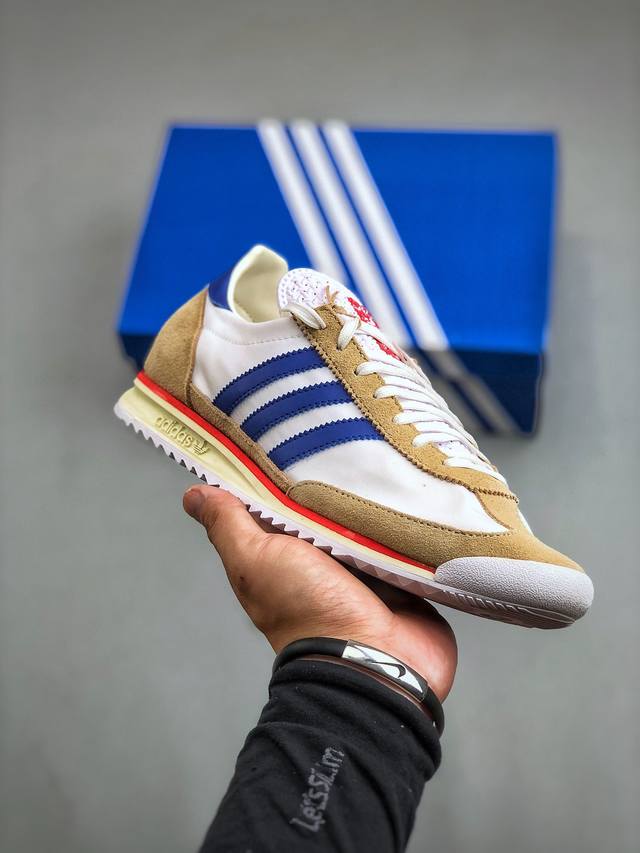 Adidas Originals Sl 72 Og Jh8647 阿迪经典复古慢跑鞋 #鞋款采用舒爽尼龙鞋面、绒面革饰面和皮革细节等设计。与此同时，搭载着 Ec