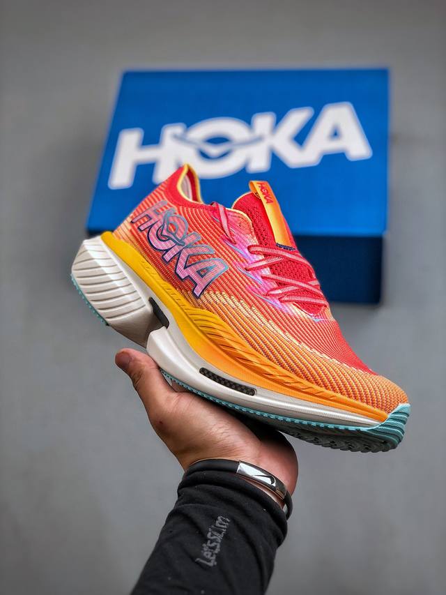 Hoka U Cielo X1 小红书推选！全新配色 这个品牌来自于新西兰的毛利语，Hoka表示大地，One One表示飞越，连起来就是飞越地平线，One On