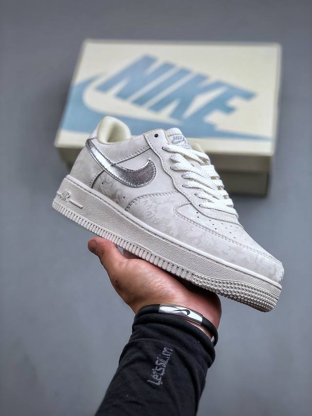 Nike Air Force 1 空军一号板鞋 官方货号：Af2406-110 官方同步 原装级别 原楦头原纸板 打造纯正空军版型#专注外贸渠道 全掌内置蜂窝气