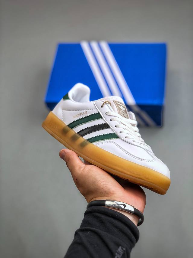 Adidas Originals Gazelle Indoor 三叶草休闲防滑耐磨低帮板鞋鞋头出色设计 塑就出众贴合感稳固的后跟贴合足部曲线设计软弹舒适 不易磨